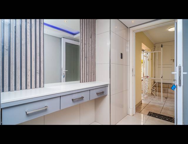 2 BEDROOM APARTMENT FOR SALE IN LA LUCIA
